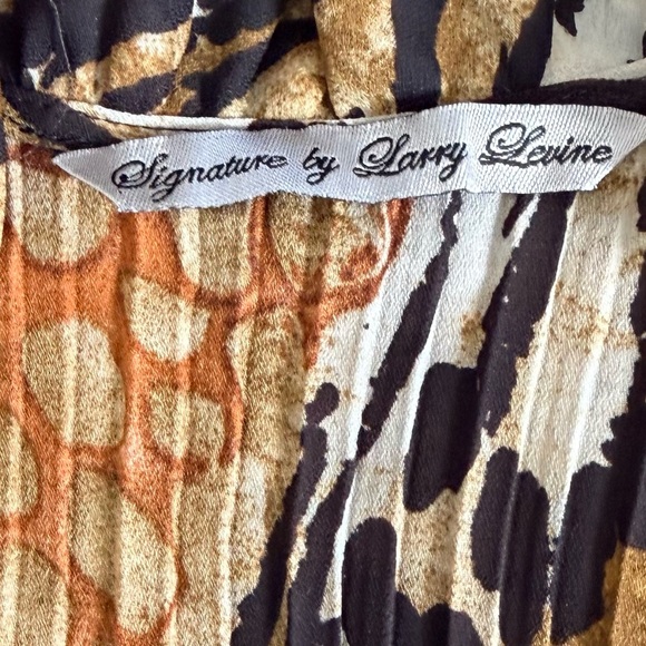 Signature by Larry Levine Animal Print Button-Down Top in Brown, Black and Cream - Picture 3 of 7